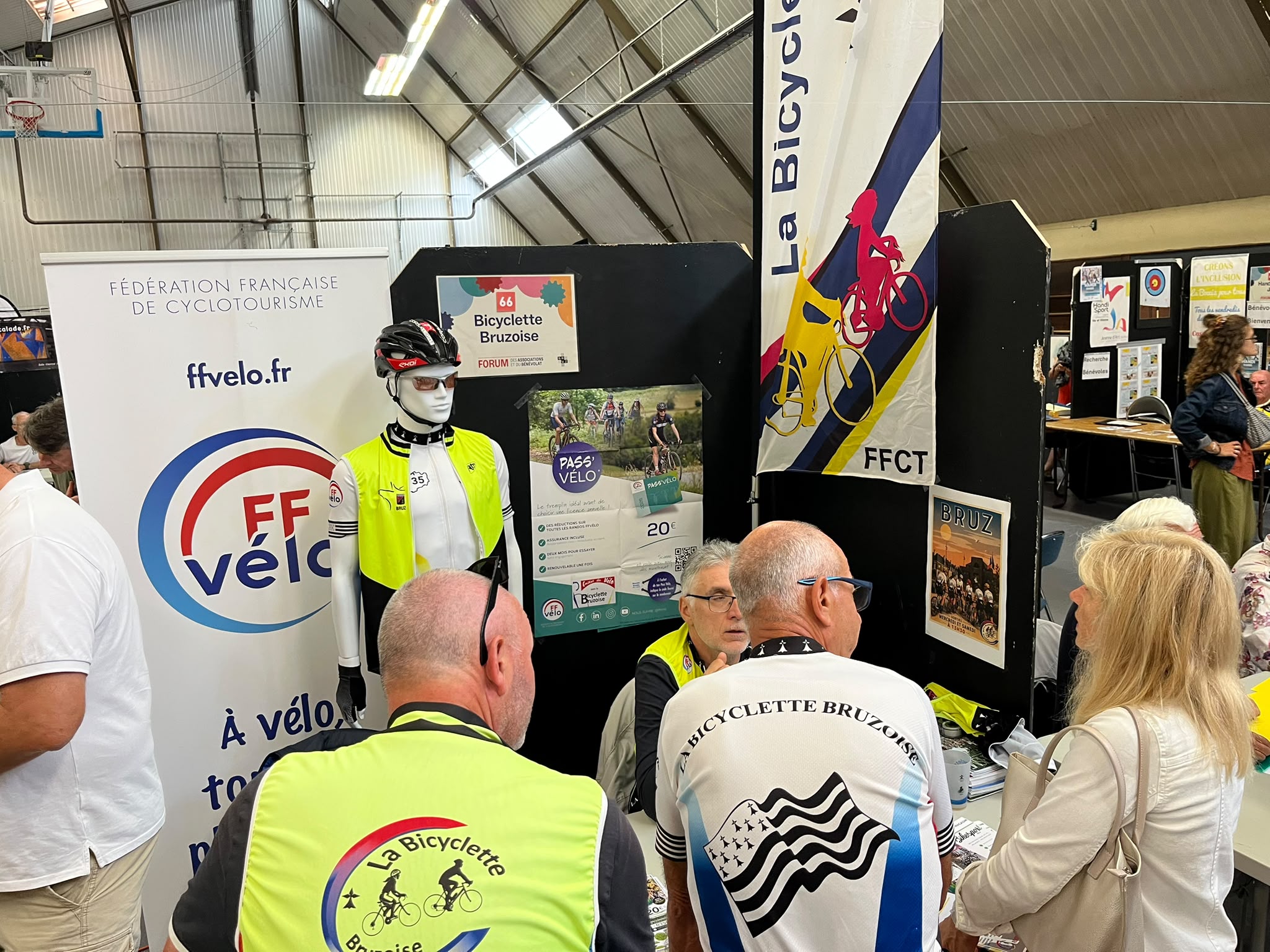 Le stand de la Bicyclette Bruzoise au Forum des associations de Bruz 2026